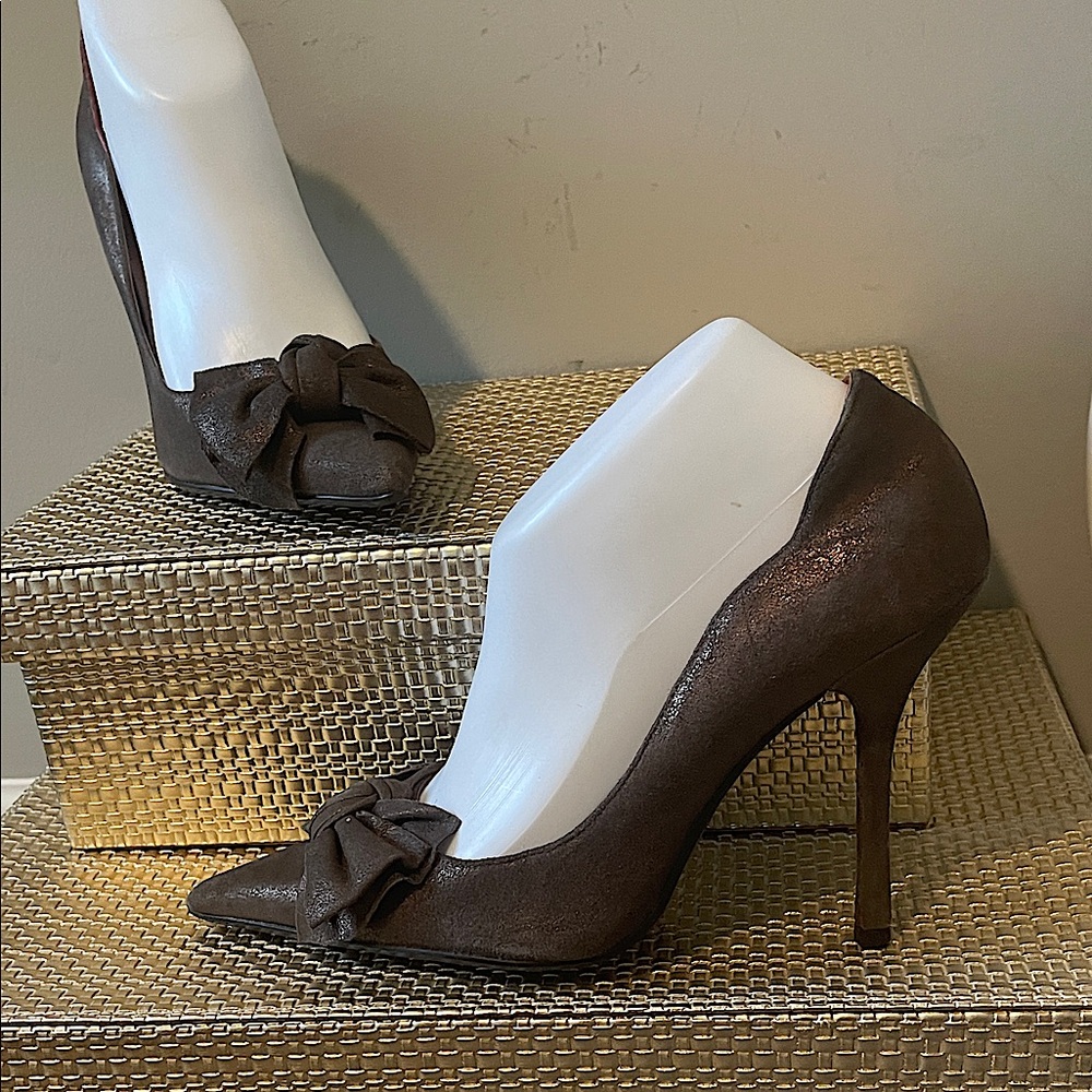 EUC GUESS by Marciano Sueded Copper Brown Pumps w/Bow Trim, Size 7.5